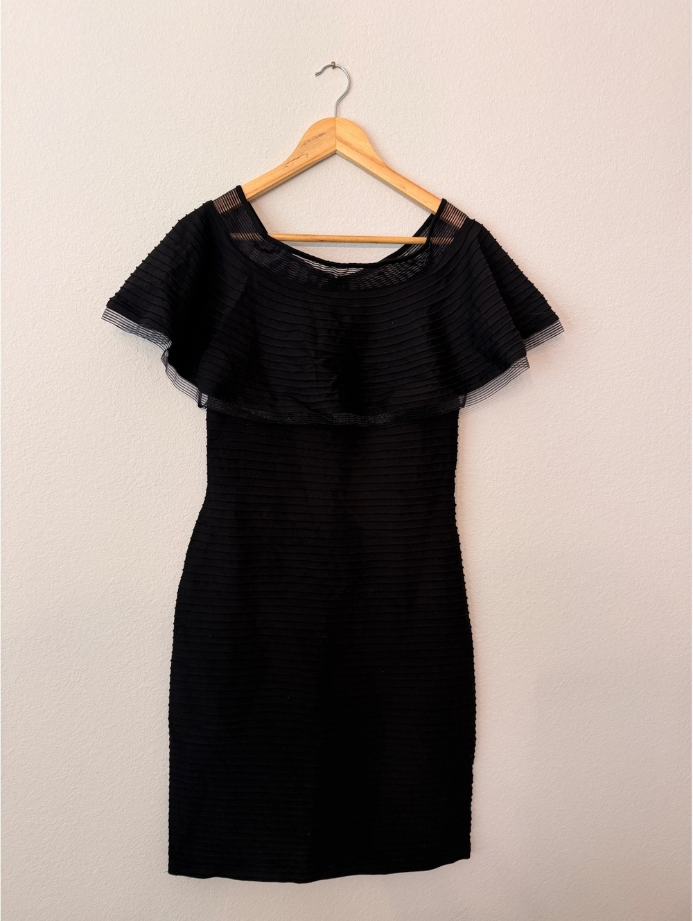 Tadashi Shoji Tabora Off Shoulder Pintuck Dress Small